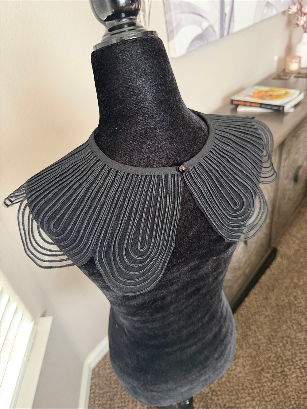 Black Decorative Collar - Scalloped Loop Design - Picture 2 of 5